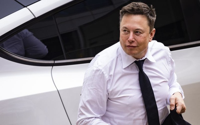 Mới "gây bão" sau khi tranh luận với Thượng nghị sĩ Mỹ, Elon Musk lại bán thêm 930 triệu USD cổ phiếu Tesla