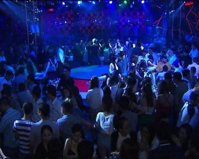  TPHCM dừng karaoke, vũ trường, quán bar… sau 2 ngày cho phép hoạt động  - Ảnh 1.