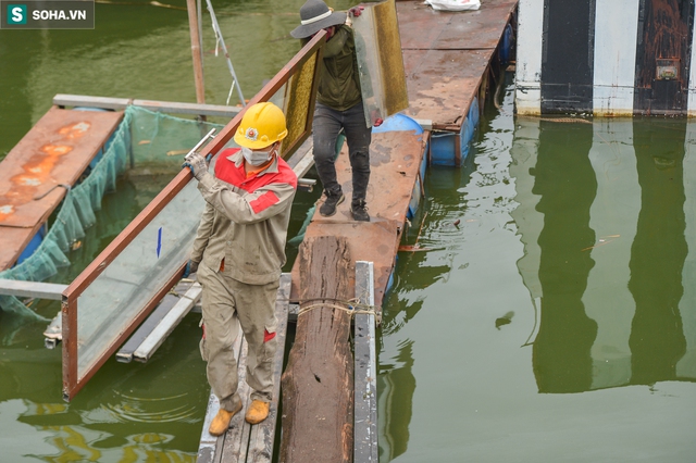 Cận cảnh dàn du thuyền từng có giá 70 tỷ ở Hồ Tây được tháo dỡ “bán đồng nát” - Ảnh 6.