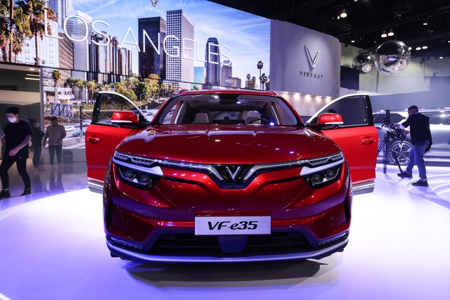 Tường thuật trực tiếp lễ ra mắt 2 mẫu xe điện của VinFast tại Los Angeles Auto Show 2021 - Ảnh 1.