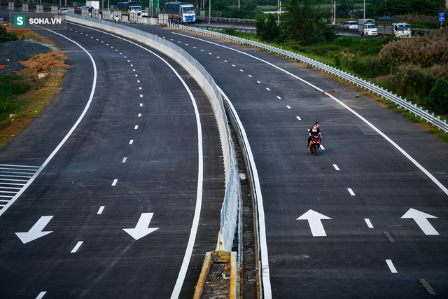 Cận cảnh cao tốc 12.000 tỷ đồng nối TP. Hồ Chí Minh - Tiền Giang trước ngày thông xe - Ảnh 9.