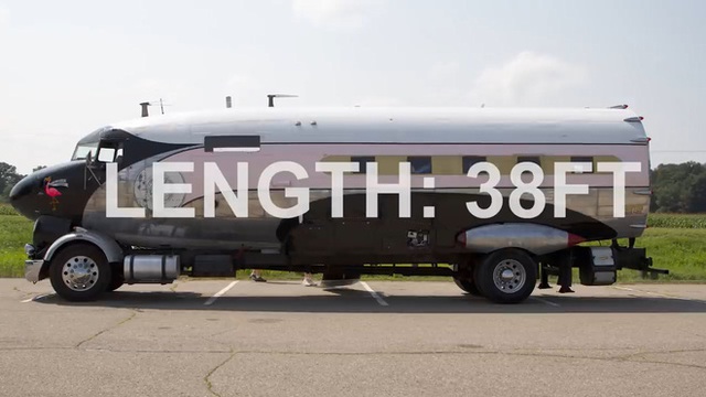  Cựu quân nhân biến máy bay đồng nát thành motorhome: Chi phí quy đổi hơn 450 triệu, thoạt trông như trong phim viễn tưởng  - Ảnh 4.