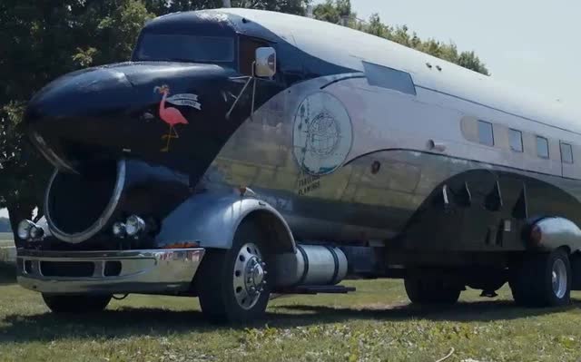 Cựu quân nhân biến máy bay đồng nát thành motorhome: Chi phí quy đổi hơn 450 triệu, thoạt trông như trong phim viễn tưởng