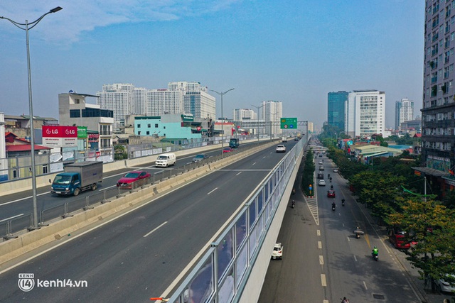Cận cảnh 4.500 tấm chống ồn trên tuyến đường cao tốc đẹp nhất Hà Nội - Ảnh 2.