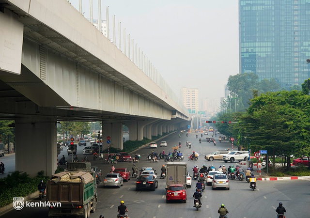 Cận cảnh 4.500 tấm chống ồn trên tuyến đường cao tốc đẹp nhất Hà Nội - Ảnh 12.