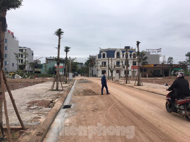 Bắc Giang: Cò đất lại thổi giá, rầm rộ chào bán dự án chưa đủ điều kiện - Ảnh 2. Bắc Giang: Cò đất lại thổi giá, rầm rộ chào bán dự án chưa đủ điều kiện - Ảnh 2.