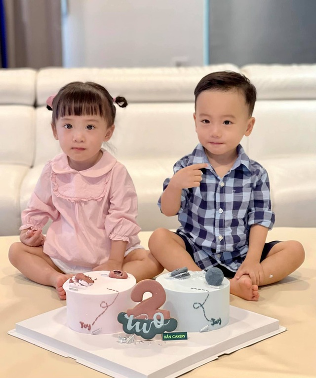 Cặp sinh đôi 2 tuổi và clip Mukbang ăn cả thế giới khiến ai cũng mê, cách cho con ăn của mẹ xinh đẹp mắt đặc biệt gây chú ý - Ảnh 9.