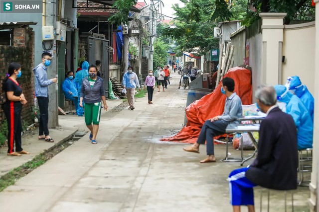 Hà Nội khẩn lấy 13.000 mẫu xét nghiệm trong ngày tại ổ dịch có gần 100 F0 - Ảnh 2.