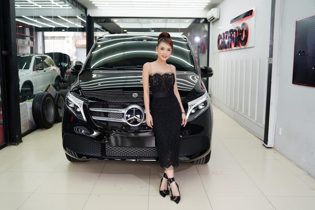 Soi dàn xe tiền tỷ của hot girl Sam: Toàn xe hạng sang, từ Mẹc S-Class đến BMW i8 màu nổi bật - Ảnh 2.