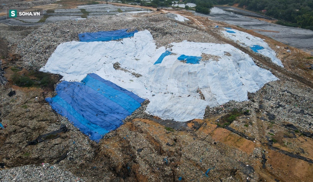 Cận cảnh núi rác lớn nhất Hà Nội phải đóng cửa do quá tải, nguy cơ xảy ra sự cố chất thải - Ảnh 3.