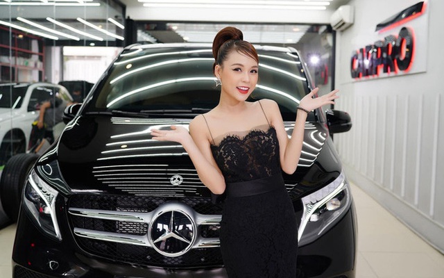 Soi dàn xe tiền tỷ của hot girl Sam: Toàn xe hạng sang, từ 'Mẹc' S-Class đến BMW i8 màu nổi bật