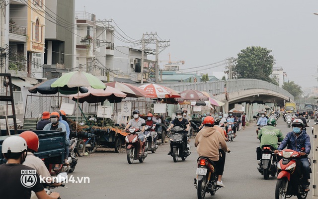 Công trình giao thông đầu tiên hoàn thành sau giãn cách xã hội ở Sài Gòn: Nhánh đầu tiên của cầu Bưng, trị giá hơn 500 tỉ đồng - Ảnh 1.