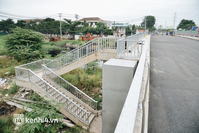 Công trình giao thông đầu tiên hoàn thành sau giãn cách xã hội ở Sài Gòn: Nhánh đầu tiên của cầu Bưng, trị giá hơn 500 tỉ đồng - Ảnh 13.