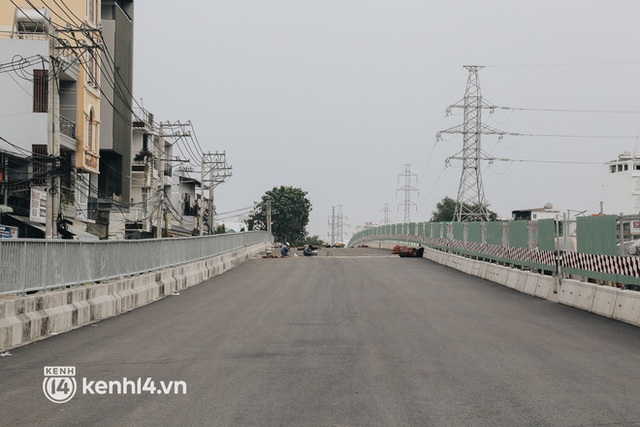 Công trình giao thông đầu tiên hoàn thành sau giãn cách xã hội ở Sài Gòn: Nhánh đầu tiên của cầu Bưng, trị giá hơn 500 tỉ đồng - Ảnh 8.