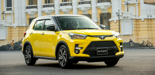 Toyota Raize giá 527 triệu đồng, đối đầu Kia Sonet tại Việt Nam - Ảnh 1.