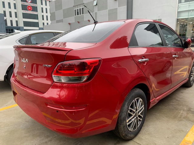 Kia Soluto 2022 về đại lý: Nâng cấp điểm yếu hàng ghế sau, sedan hạng B rẻ nhất Việt Nam dần hoàn thiện - Ảnh 5.