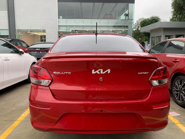 Kia Soluto 2022 về đại lý: Nâng cấp điểm yếu hàng ghế sau, sedan hạng B rẻ nhất Việt Nam dần hoàn thiện - Ảnh 6.