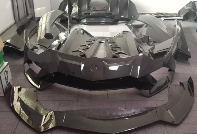 Đại gia Việt chơi trội: Tháo sạch Lamborghini Aventador, lột xác bằng gói độ carbon khủng đầu tiên, chuẩn bị cho bữa tiệc siêu xe VietRally - Ảnh 2.