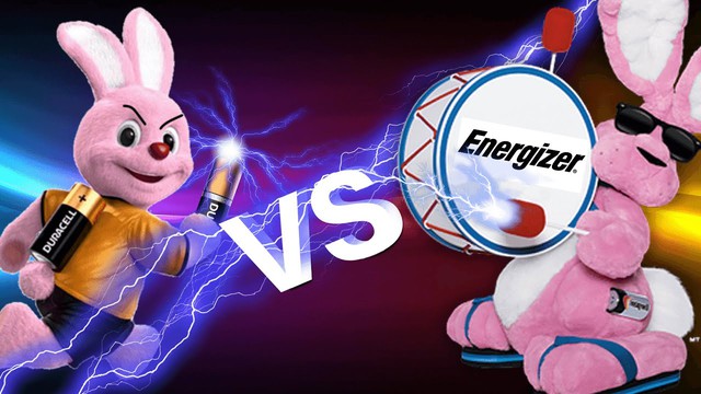 Duracell vs Energizer: Đại chiến trăm năm xoay quanh cục pin ‘con thỏ’, kiện nhau ra tòa cũng vì linh vật màu hồng - Ảnh 1.