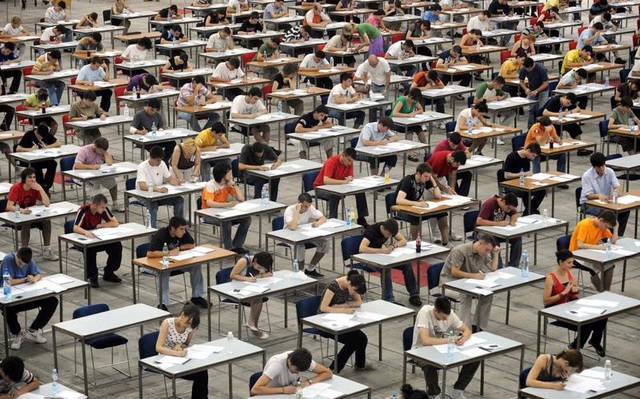 Ngành giáo dục Trung Quốc đảo lộn vì chính sách "giảm kép", gia tăng tình trạng thất nghiệp trầm trọng trong giới giáo viên