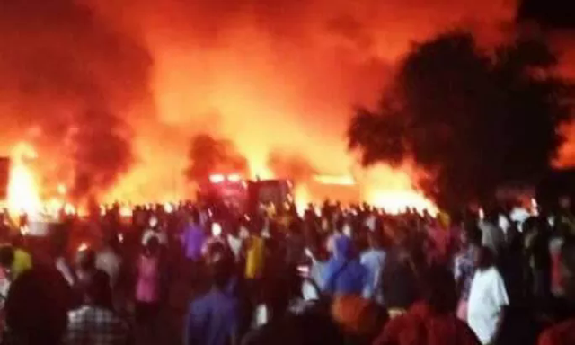 Đổ xô hôi nhiên liệu, hơn 90 người thiệt mạng trong biển lửa ở Sierra Leone  - Ảnh 1.