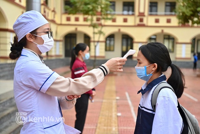 Chùm ảnh: Huyện duy nhất ở Hà Nội cho học sinh đi học trở lại; bố trí phòng riêng nếu có biểu hiện ho, sốt - Ảnh 2.
