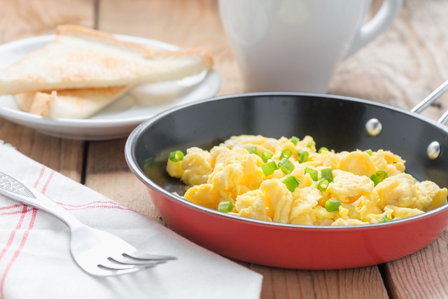 Ăn trứng vào buổi sáng rất bổ dưỡng nhưng tránh 3 điều kiêng kỵ này, nếu không sẽ tạo sỏi dạ dày, tích tụ độc tố trong cơ thể - Ảnh 3.