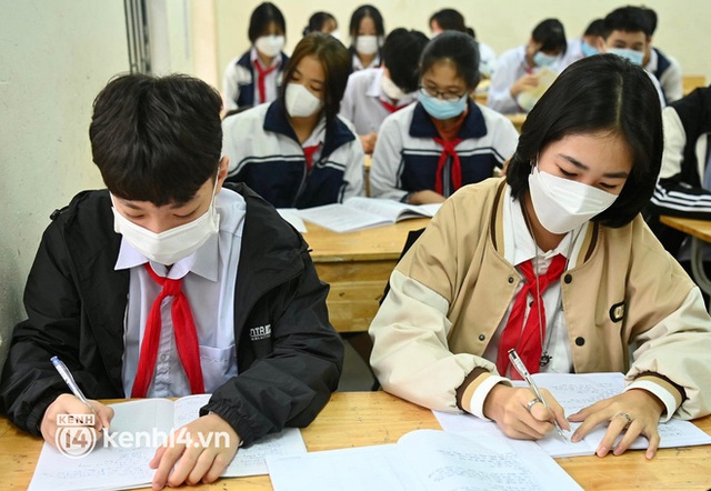 Chùm ảnh: Huyện duy nhất ở Hà Nội cho học sinh đi học trở lại; bố trí phòng riêng nếu có biểu hiện ho, sốt - Ảnh 4.