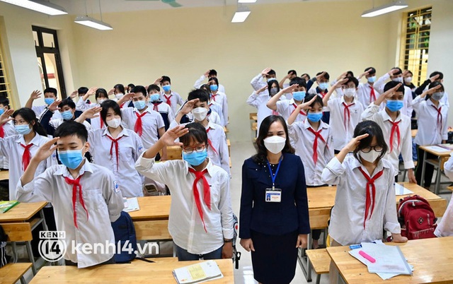 Chùm ảnh: Huyện duy nhất ở Hà Nội cho học sinh đi học trở lại; bố trí phòng riêng nếu có biểu hiện ho, sốt - Ảnh 9.