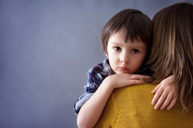Khi trẻ mất kiểm soát cảm xúc, 5 cách giao tiếp của bố mẹ sẽ giải quyết vấn đề tận gốc rễ, giúp con phát triển EQ cao vượt trội - Ảnh 4.