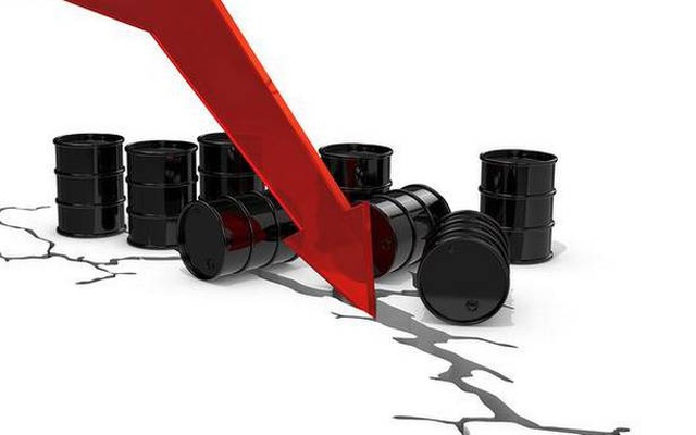 Lao dốc mất 7%, giá dầu WTI xuống dưới 65 USD