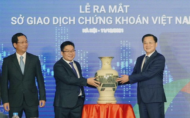 Phó Thủ tướng Lê Minh Khái: Triển khai mạnh mẽ hơn nữa các giải pháp để sớm nâng hạng thị trường chứng khoán Việt Nam từ cận biên sang mới nổi - Ảnh 1.