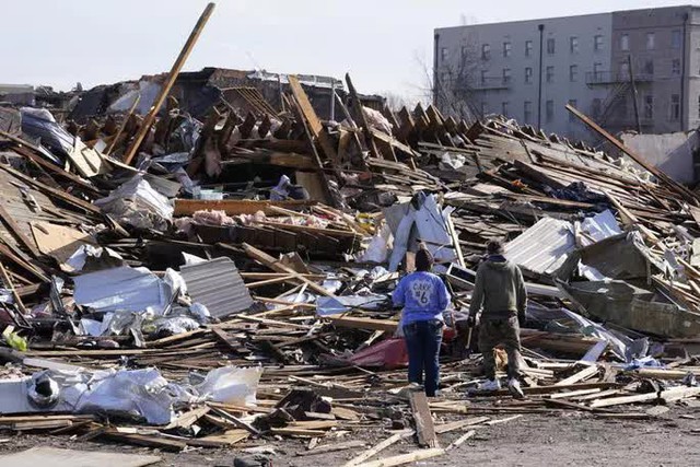  Mỹ: Đêm lốc xoáy kinh hoàng”, ít nhất 100 người thiệt mạng  - Ảnh 9.