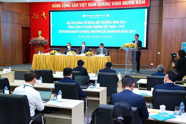 [ĐHĐCĐ] Vietnam Airlines: Hệ số sử dụng ghế chặng HN-HCM vẫn rất thấp. năm 2021 cố gắng không bị âm vốn chủ - Ảnh 1.