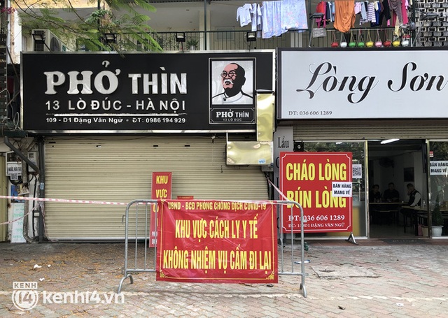 Ảnh: Quận nguy cơ cao ở Hà Nội chằng chịt chốt cứng, dây thép gai phong toả sau 2 tháng ghi nhận gần 2.000 ca nhiễm - Ảnh 11.