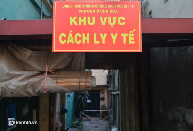 Ảnh: Quận nguy cơ cao ở Hà Nội chằng chịt chốt cứng, dây thép gai phong toả sau 2 tháng ghi nhận gần 2.000 ca nhiễm - Ảnh 13.