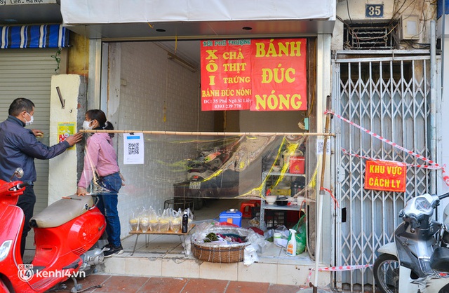 Ảnh: Quận nguy cơ cao ở Hà Nội chằng chịt chốt cứng, dây thép gai phong toả sau 2 tháng ghi nhận gần 2.000 ca nhiễm - Ảnh 10.