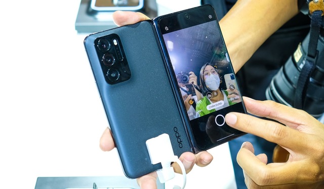 Trải nghiệm nhanh smartphone màn hình gập đầu tiên từ Oppo: Nếp gấp không tồn tại, đối thủ nặng ký của Samsung Galaxy Z Fold3 - Ảnh 11.