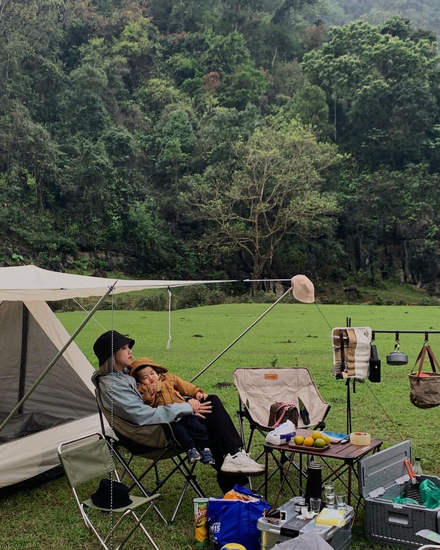 Vợ chồng founder chuỗi cà phê nổi tiếng Hà Nội với ngã rẽ camping: Chi hẳn 30 triệu sắm đồ, con 2 tuổi cũng không thành vấn đề! - Ảnh 4.