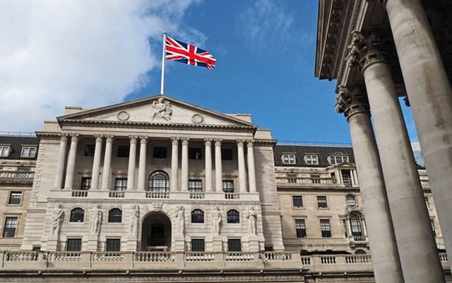 Ngân hàng Trung ương Anh bất ngờ tăng lãi suất