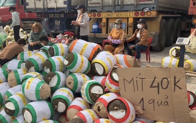 Lạng Sơn: Nông sản xuất khẩu ùn ứ phải bán đổ, bán tháo