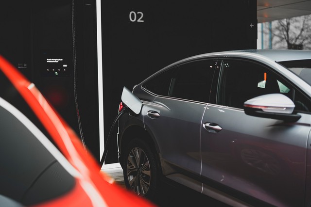 Trạm sạc xe điện đẹp như phòng chờ thương gia của Audi – có tiền chỉ muốn mua ngay một chiếc Audi về xài - Ảnh 2.