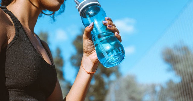 Uống 8 cốc nước mỗi ngày thúc đẩy giải độc, cơ thể sạch bong, đặc biệt trong 4 khung giờ, giúp cả người khỏe đẹp trông thấy - Ảnh 2.