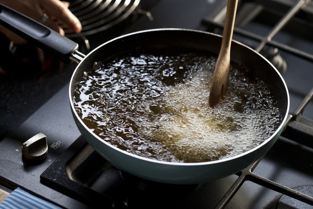 3 loại gia vị trong nhà bếp có thể làm gan nhanh bị hư hỏng, nên hạn chế thêm vào khi nấu ăn - Ảnh 1.