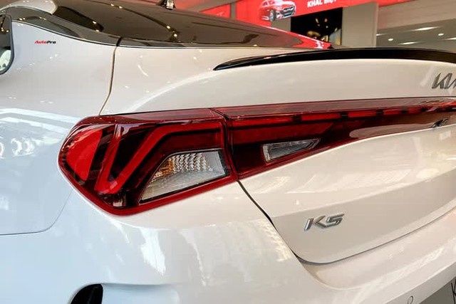 Chi tiết Kia K5 GT-Line 2022 full option đầu tiên về đại lý: Giá 1,029 tỷ đồng, đẹp long lanh, rẻ hơn nhưng trang bị vượt xa Toyota Camry 2.5Q - Ảnh 10.