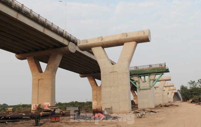Cầu Vĩnh Tuy 2 dần lộ diện sau gần 1 năm thi công - Ảnh 3.