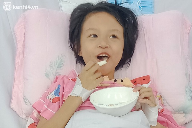 Một nửa hành trình của Gia Hân: Cô bé 7 tuổi hồi sinh từ lá gan của cha trong ca ghép 100% made in Vietnam - Ảnh 9.