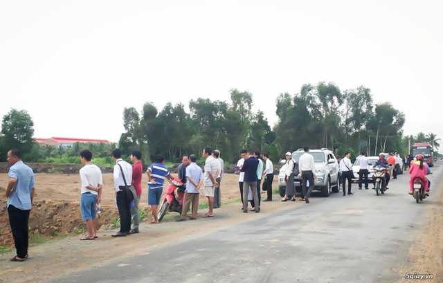 ‘Cầm đèn chạy trước ô tô’, nhà đầu tư lỗ ngay hơn 2 tỷ đồng - Ảnh 1.