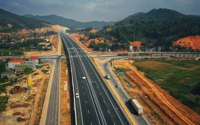 Ngành giao thông 2 thập kỷ mới làm được 1.200km đường cao tốc, mục tiêu tiêu 4 năm tới gấp... 1,5 lần