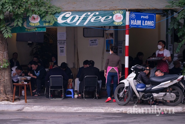 Quán phở nổi tiếng Hà Nội bê phở từ “vùng cam” sang “vùng vàng” bán cho khách - Ảnh 13.